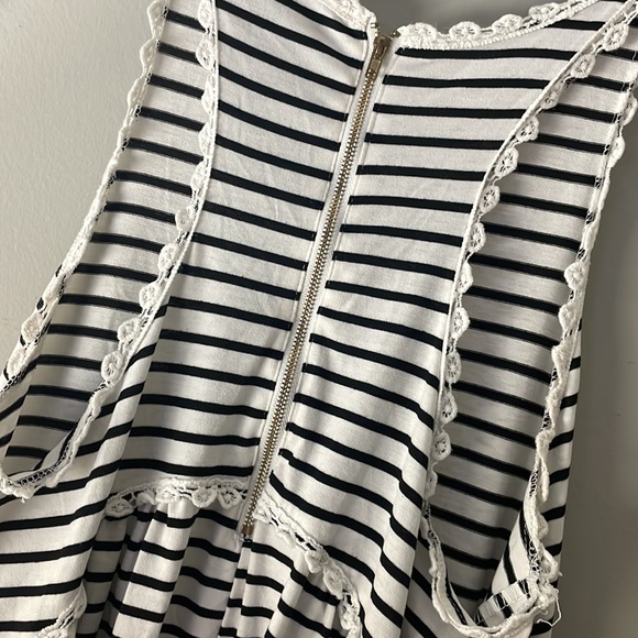 NWOT • POL BLACK & WHITE STRIPE BABYDOLL HEM TOP - Picture 4 of 6